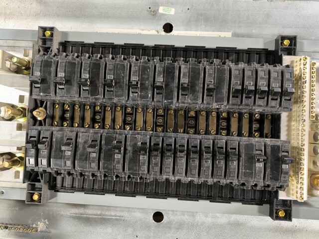 400 Amp. Square D, NQOD442L400CU, Panelboard, 120/208 VAC, 3 PH, 4 wire, 42 Space, w/ 28 breakers - Image 7