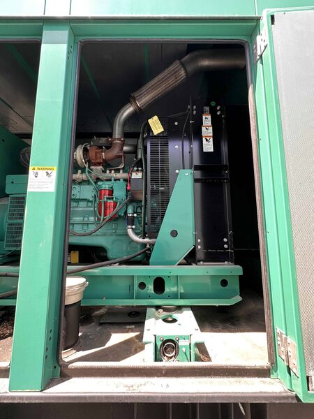250 KW Cummins #DQDAA-1535781, diesel generator set, sound attenuated enclosure, 480 Volts, 2016 - Image 5