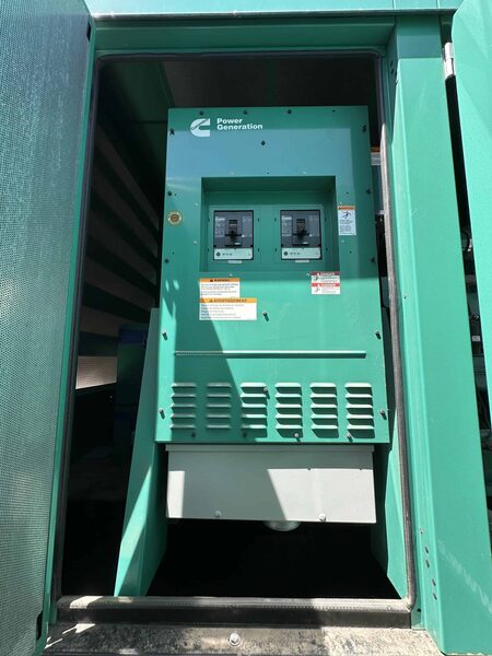 250 KW Cummins #DQDAA-1535781, diesel generator set, sound attenuated enclosure, 480 Volts, 2016 - Image 9
