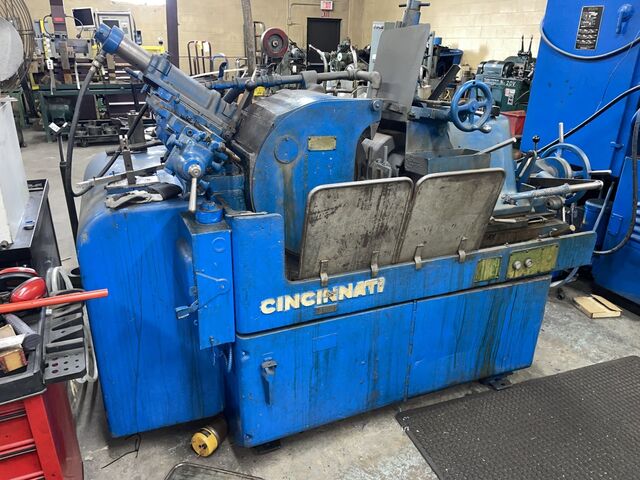 Cincinnati No. 2 Mdl. O-M, centerless grinder, 3.5" work rest, 20" x 12" wheel, 1953 - Image 2