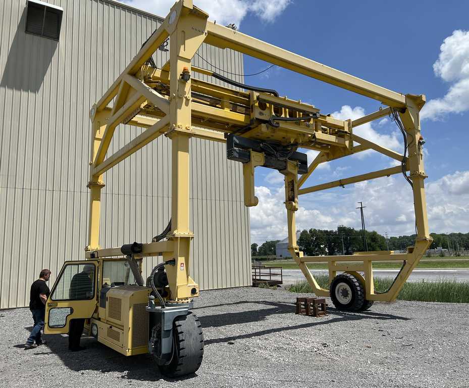 40 Ton, Combilift #SC3, mobile crane lift, 80" coil width, 8.8' vertical lift, John Deere engine - Image 1