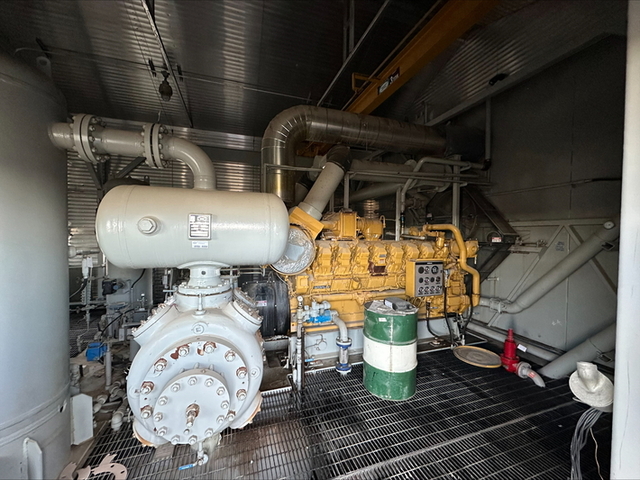 1085 HP Geminis #E602, reciprocating compressor, 2-stages, 1200 RPM, Caterpillar G3516 TAW-LE NG engine, 2005 - Image 2