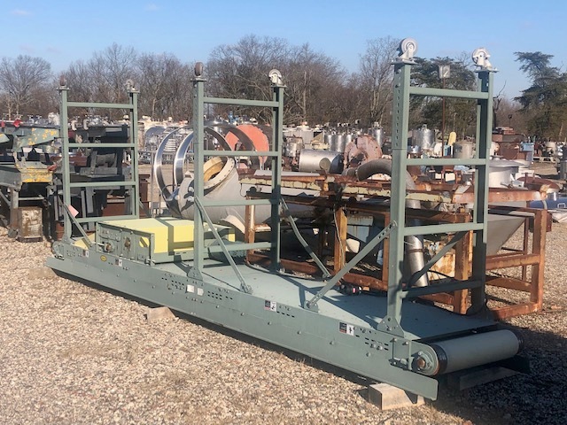 24" wide x 15' long, Hytrol, flat belt conveyor on legs with casters, with 2 HP gear head motor - Image 5
