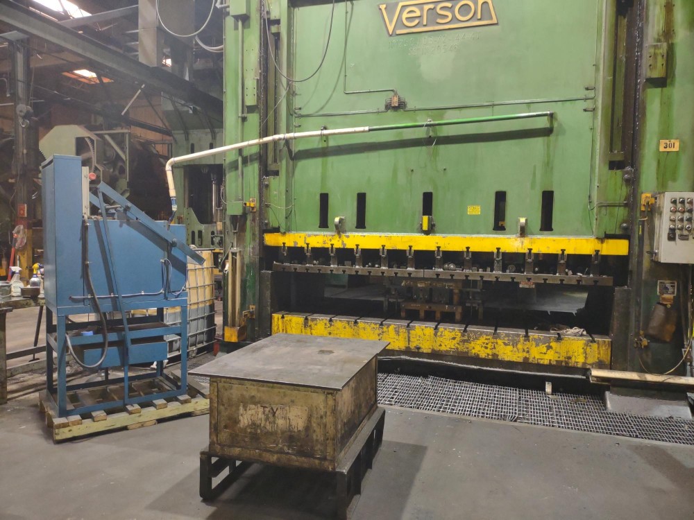 1250 Ton, Verson, 144" x 72", 54" stroke, 74" daylight, 3 cushions - Image 1
