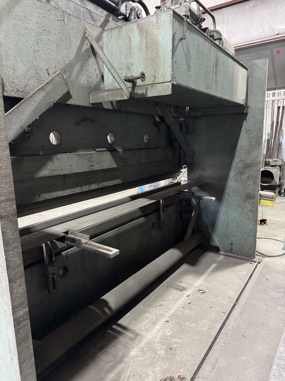 175 Ton, De Laurice #17510, Hydraulic Press Brake, 121.5" overall, 124" between housing, 6" stroke, 14" Shut - Image 5