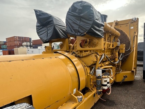 1500 KW Caterpillar #3516, 277/480 Volts, 3-phase, 2299 hours, 2168 HP @ 1800 RPM, Kato 4P6-3300 generator - Image 4
