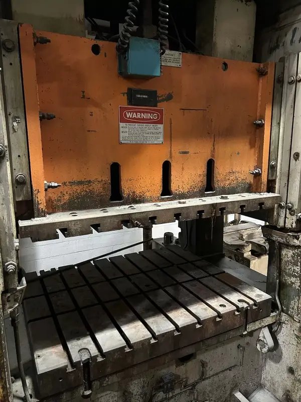 200 Ton, Verson #S2, 6" stroke, 33" Shut Height, 60" x48" bed, 40-80 SPM, cushion, 1973 - Image 8