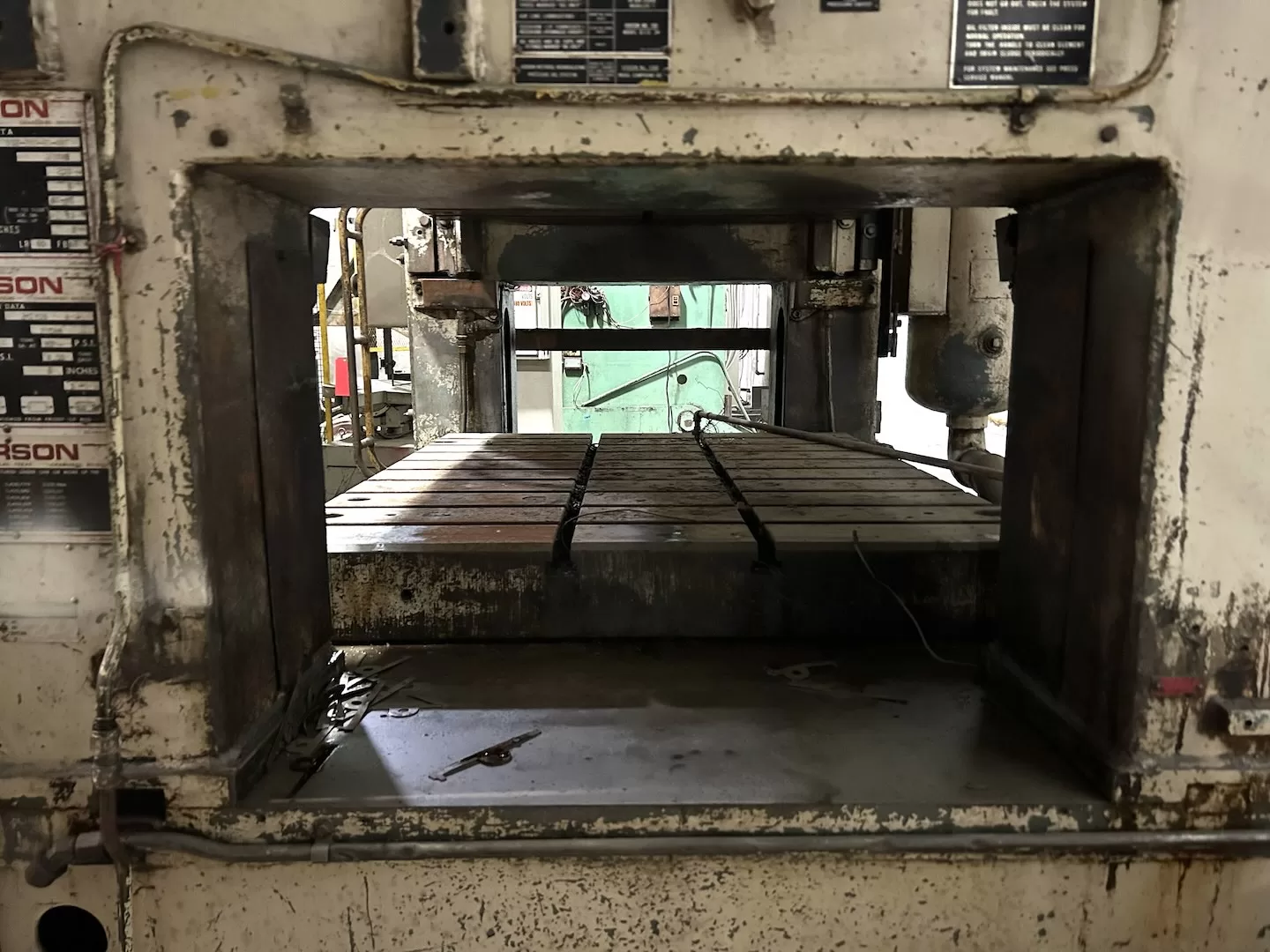 200 Ton, Verson #S2, 6" stroke, 33" Shut Height, 60" x48" bed, 40-80 SPM, cushion, 1973 - Image 10