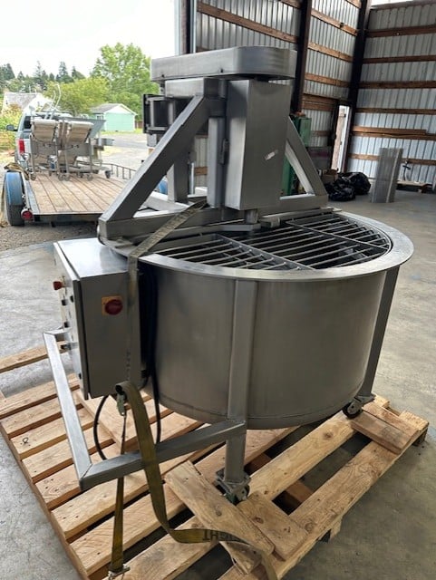 150 gallon Cleveland Range #HAMKDL-150-CC-T-S, tilting cook/chill steam kettle, horizontal agitation & scrape - Image 2