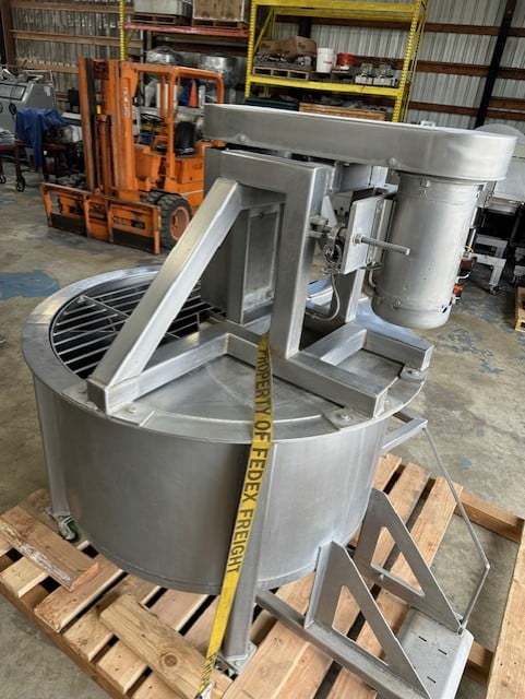 150 gallon Cleveland Range #HAMKDL-150-CC-T-S, tilting cook/chill steam kettle, horizontal agitation & scrape - Image 4