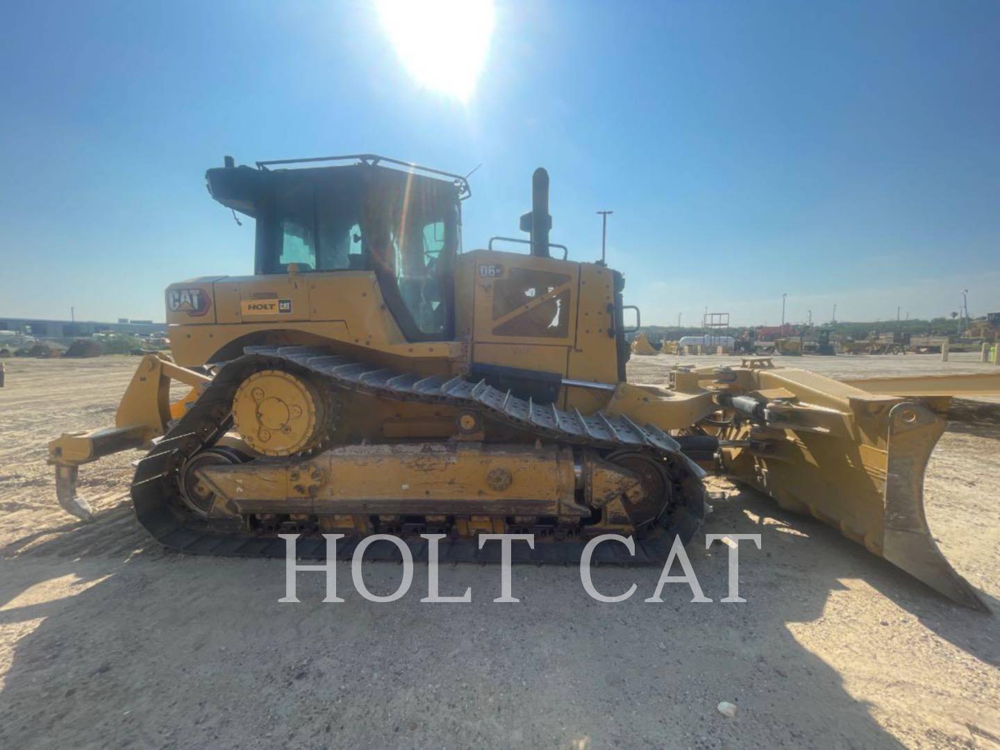 Caterpillar D6 XELGPVP, Crawler Dozer, 2774 hours, S/N: LRG01103, 2023 - Image 2
