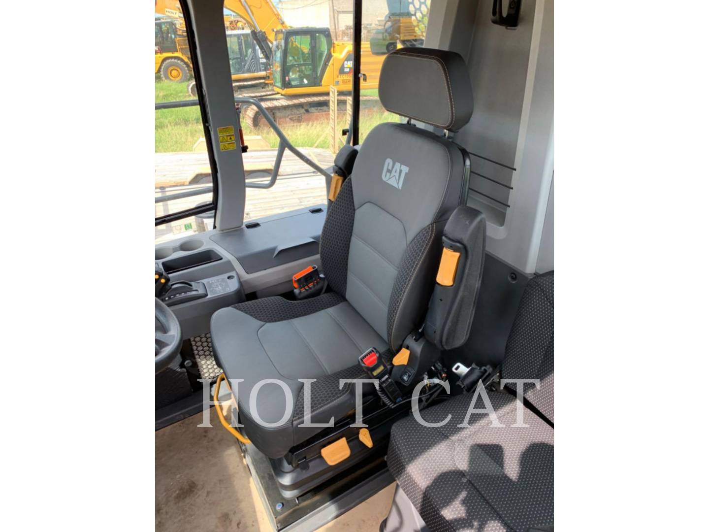 Caterpillar 745, Articulated Truck, 3986 hours, S/N: 3T606387, 2023 - Image 6