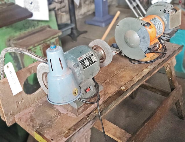 8"/6" Central Machinery/MSC, Grinders on Bench, Qty. 2, 1/2" Arbor, 1/4 HP, 3450 RPM, 115 V - Image 1