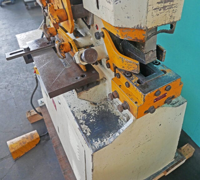 4.5" x 4.5" x 3/8" Geka Ironworkers #H-50, Multi-Station Ironworker, 55 Ton capacity, 1.125" x 0.5" Punch - Image 9