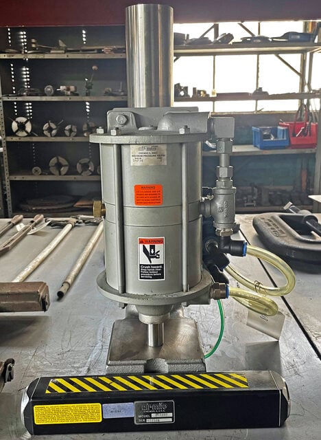 2 Ton, Airmite #DAP38, Benchtop Hydraulic Press, 5" Bore, 1/2" Pipe Size, 39.26 Power Factor - Image 4