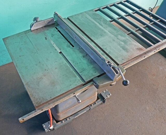 Dewalt #142, Table Saw, 10" Balde Capacity, 36" Rip Fence w/Extension, 53.75" x 27.5" Table, 120 V - Image 10