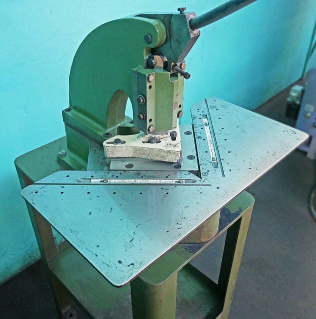 16 gauge x 6" x 6" Di-Acro #2, Tab Notcher with Stand, 1" Tab, 4 Tons, .625" Ram Stroke - Image 7