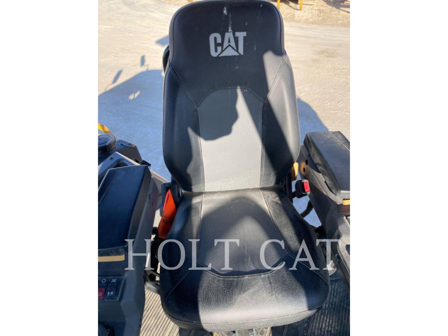 Caterpillar CB7, Vibratory Single Drum Asphalt, 52 hours, S/N: M5R00355, 2023 - Image 7
