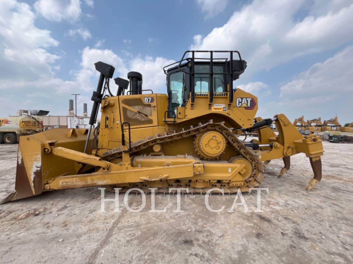 Caterpillar D7, 843 hours, S/N: CM900372, 2023 - Image 1