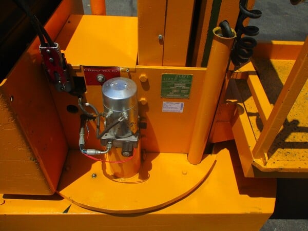 500 lb. Lift-A-Loft #VAL-3-20, " Vert-A-Lift" platform lift, 19' 5" lift height - Image 9