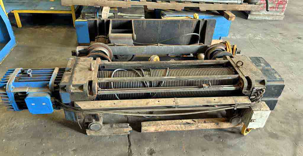 10 Ton, Donati, crane hoist, 128" under hook, hand pendant Control - Image 1