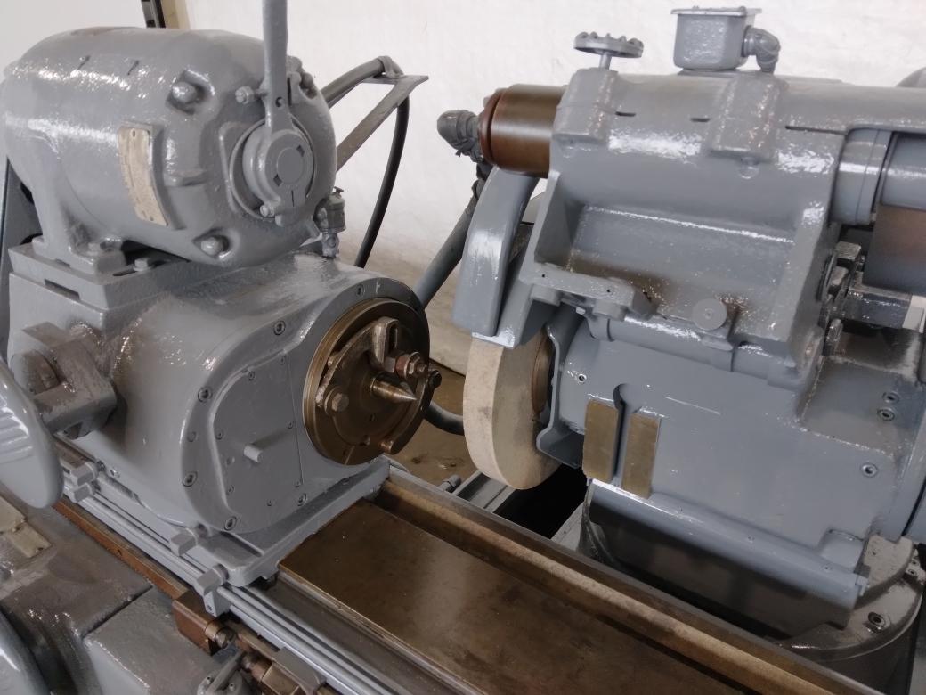 16" x 72" Cincinnati, universal cylindrical grinder, 30" x 3" x 12" wheel, automatic infeed, coolant, swivel - Image 3