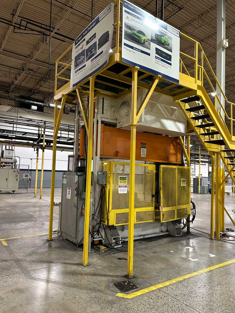 200 Ton, Eagle #PH2-200-118-48, hydraulic 4-post press, 48" stroke, 68" DL, 118" x48" bed, Allen Bradley - Image 2