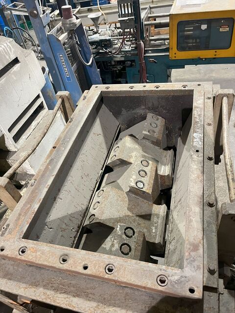 18" x 37" Cumberland #37H, hog style rotor, 100 HP - Image 2