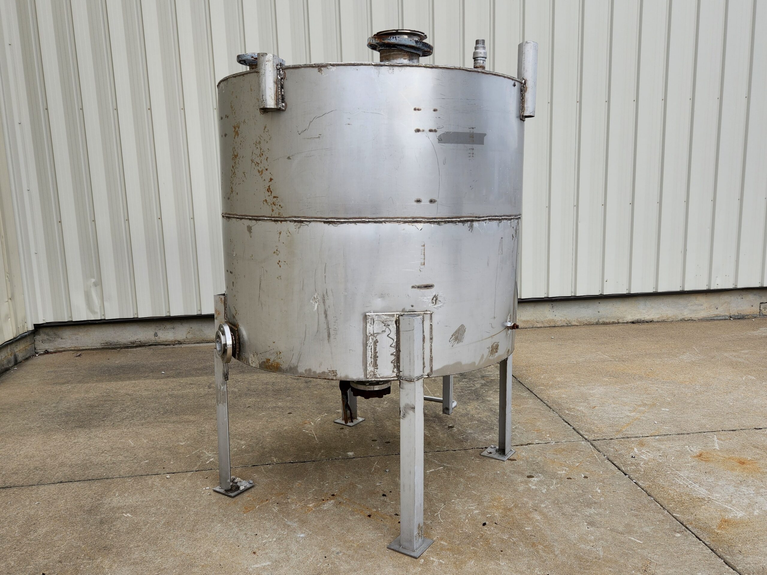 600 gallon Stainless liquids tank, 60" dia. x 50" high - Image 3