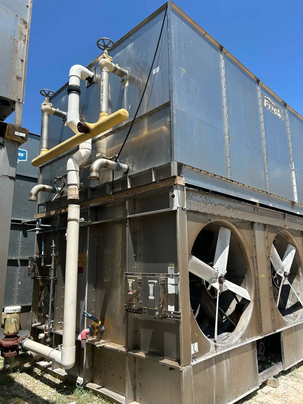 940 Ton, Frick #XLP-XL-940, Evaporative Condenser, 664.3 Ton Ammonia, 151800 CFM, 250 PSI, 7.5 HP Pump, 1050 - Image 5
