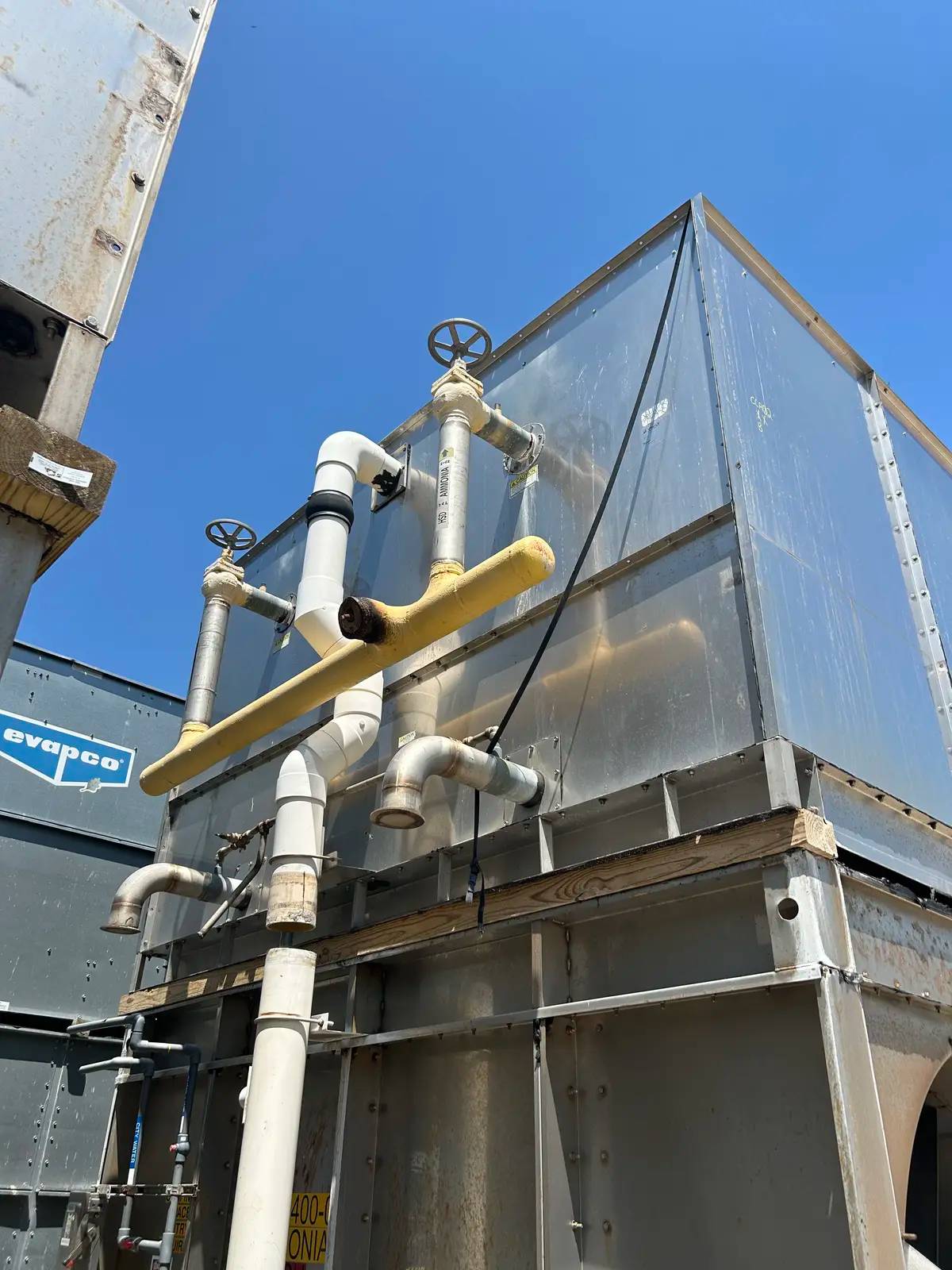 940 Ton, Frick #XLP-XL-940, Evaporative Condenser, 664.3 Ton Ammonia, 151800 CFM, 250 PSI, 7.5 HP Pump, 1050 - Image 7