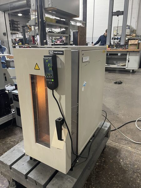 9.4" width x 9" D x 26" H Instron #3119-409, test chamber, Stainless steel interior, chamber door w/viewing - Image 2