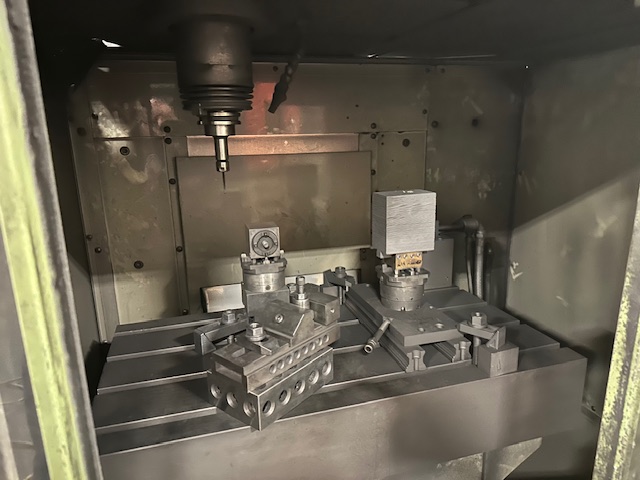 Makino #SNC64-A15, CNC vertical machining center, 15 automatic tool changer, 23.6" X, 15.7" Y, 15.7" Z, 20000 - Image 3