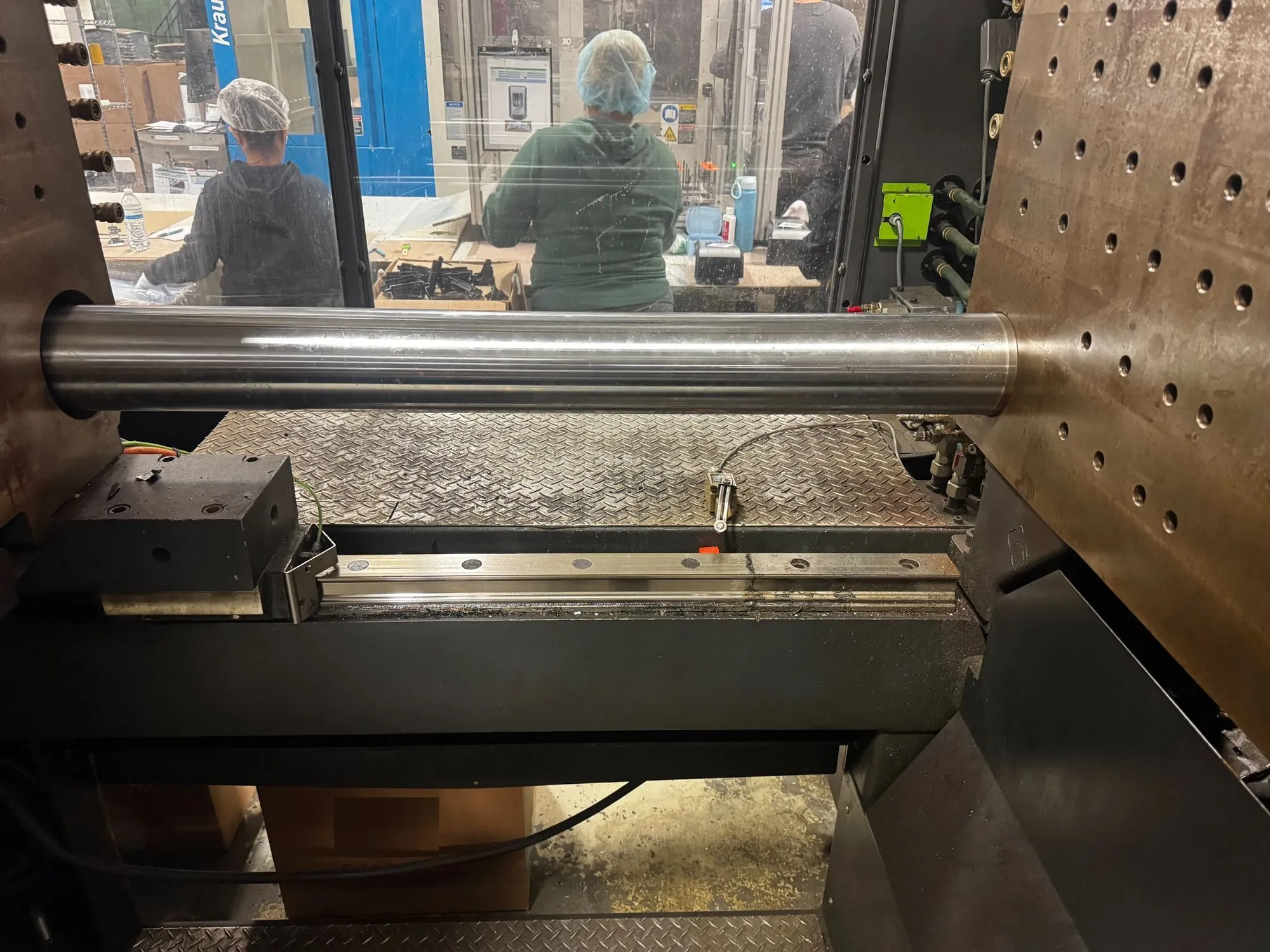 420 Ton, 40.3 oz., Engel #e-motion-2440/420T, horizontal plastic injection molder, 30.07" x 30.07" tie bar - Image 6