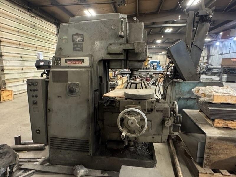 Kearney & Trecker #315-S15, knee type, sliding head, 1 HP, 230 V., 3 phase, 60 Hz, 1972 - Image 8