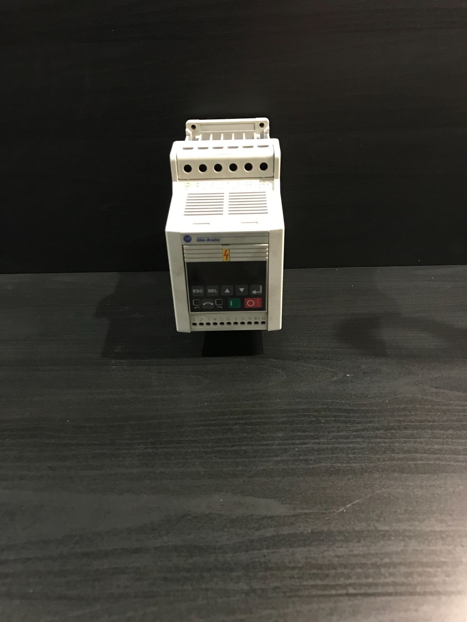 .5 HP Allen-Bradley, 160-BA01NPS1P1, Speed Drive Controller, 3 Phase, 0.37 kW, 1.4/1.2 Amps, 380-460 Volts - Image 1