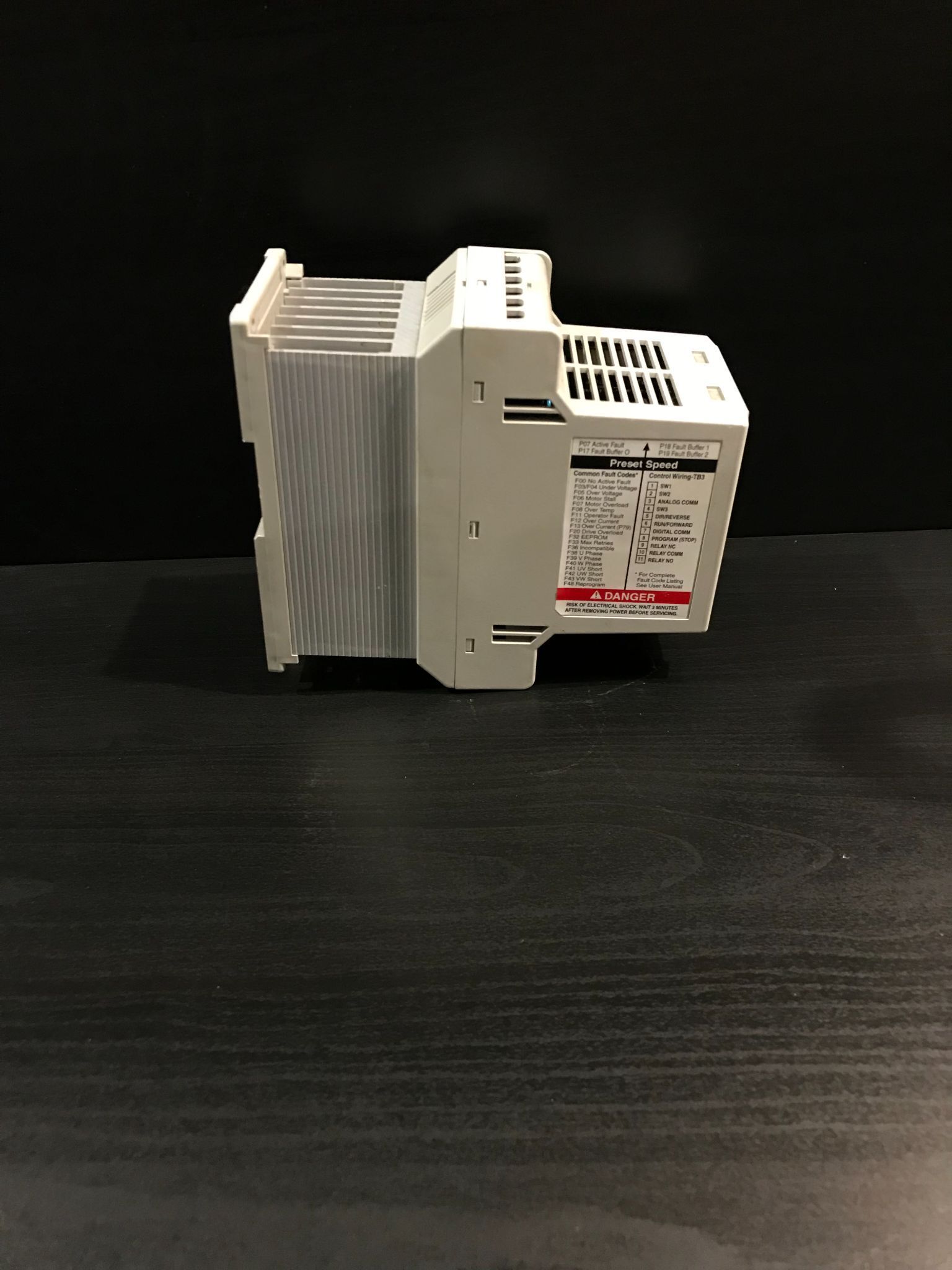 .5 HP Allen-Bradley, 160-BA01NPS1P1, Speed Drive Controller, 3 Phase, 0.37 kW, 1.4/1.2 Amps, 380-460 Volts - Image 3