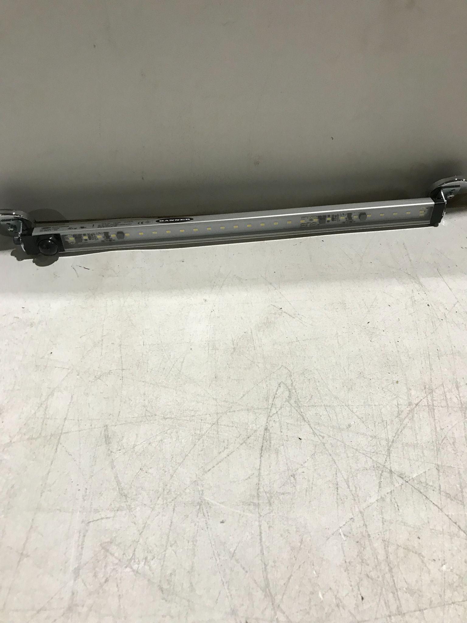 Banner #WLS28-2XW430XMQ, Motion Switch LED Work Light, 14.4 Watts, 1.2 Amps, 12-30 VDC - Image 1