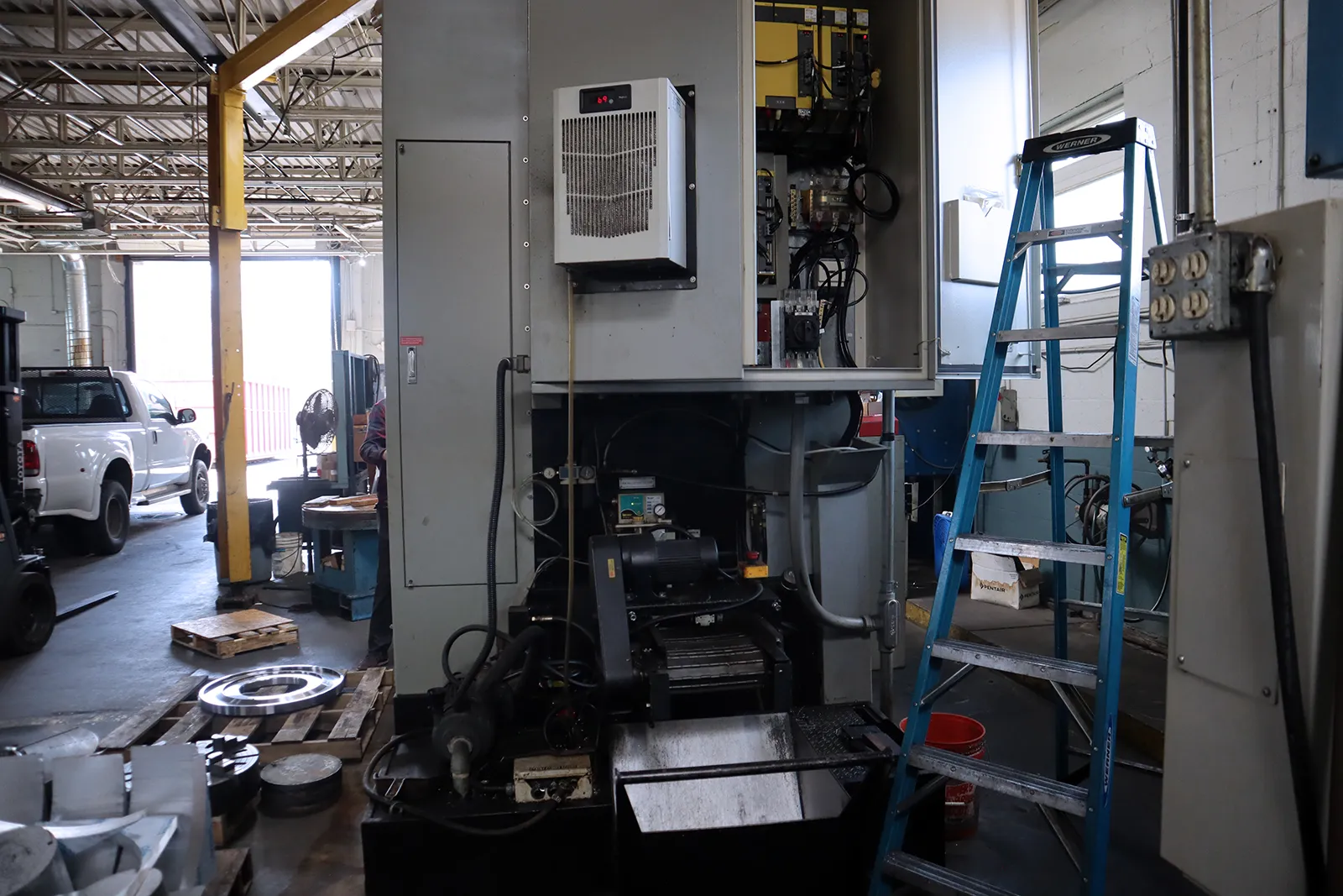 Ameri-Seiki #VT600, CNC turret lathe, 24" chk, 8 turret, 52-2250 RPM, Fanuc Oi-TC, 2008 - Image 5