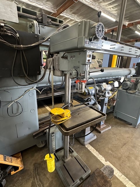 15" Clausing #1769, Sgl Spindle Drill Press, Floor Type, variable speed, Reversing Foot Pedal, 7.5" throat - Image 3