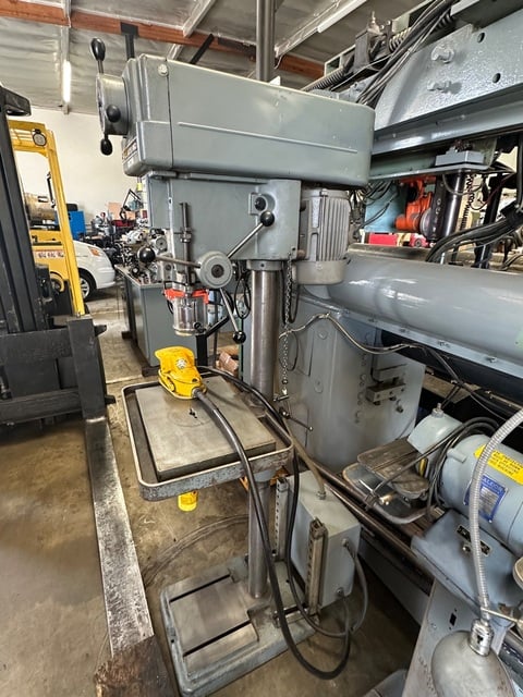 15" Clausing #1769, Sgl Spindle Drill Press, Floor Type, variable speed, Reversing Foot Pedal, 7.5" throat - Image 6