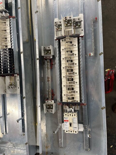 400 Amp. Cutler Hammer, PRL2A, Panelboard, 277/480 Volts 3PH 4W 42Cir Indoor Encl FD3225 MLO P578 - Image 3