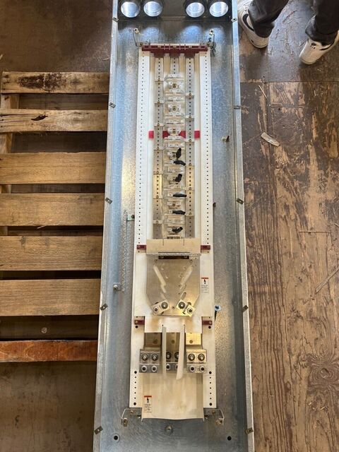 600 Amp. Cutler-Hammer, Panelboard, PRL3A, Panelboard, 480/277 Volts 3PH 4W 42 Circuit MLO Indoor P665 - Image 2