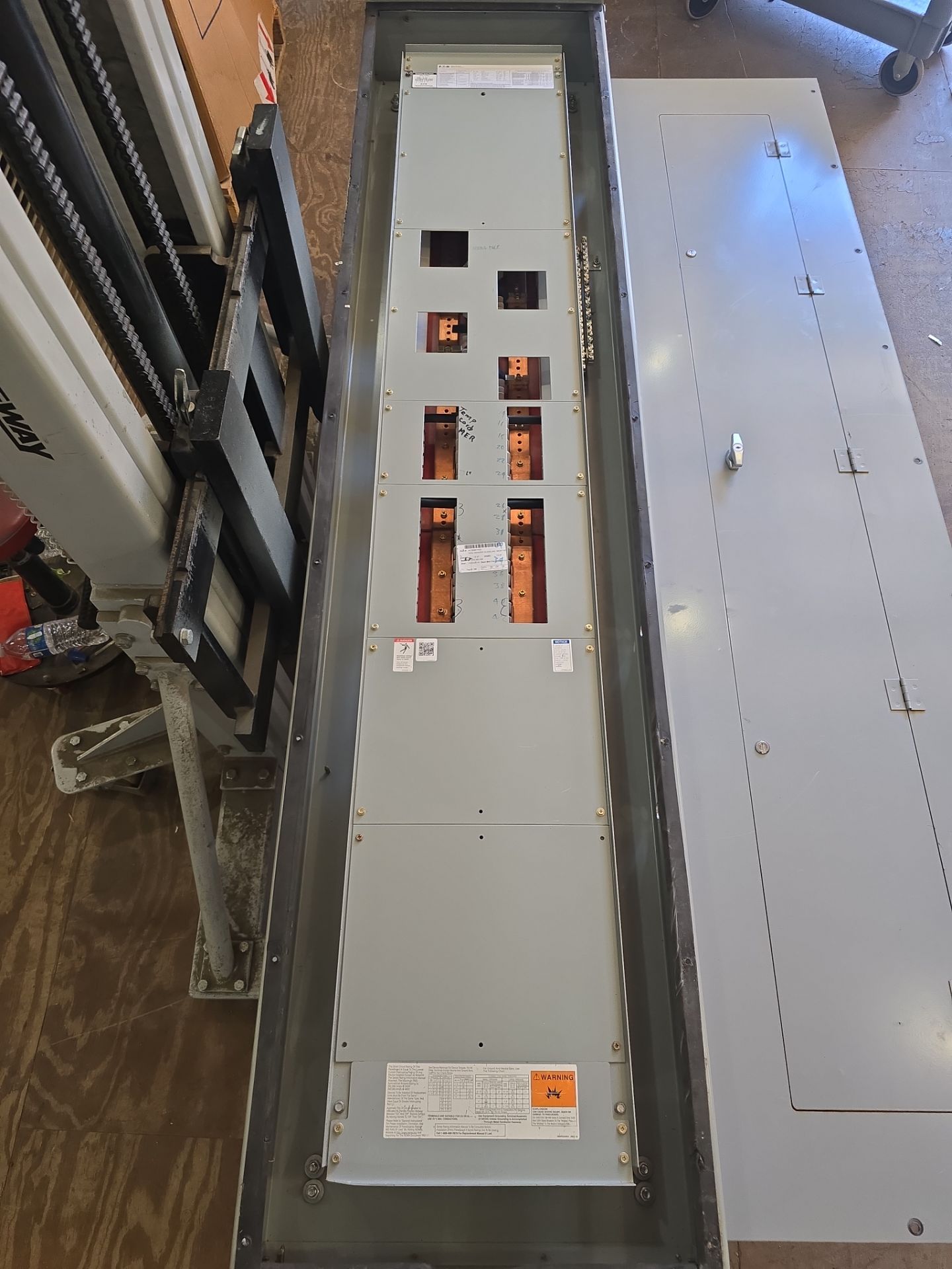 600 Amp. Eaton, PRL3A, Panelboard, 208Y/120 Volts 3PH 4W MLO 3R Encl Outdoor - Image 3