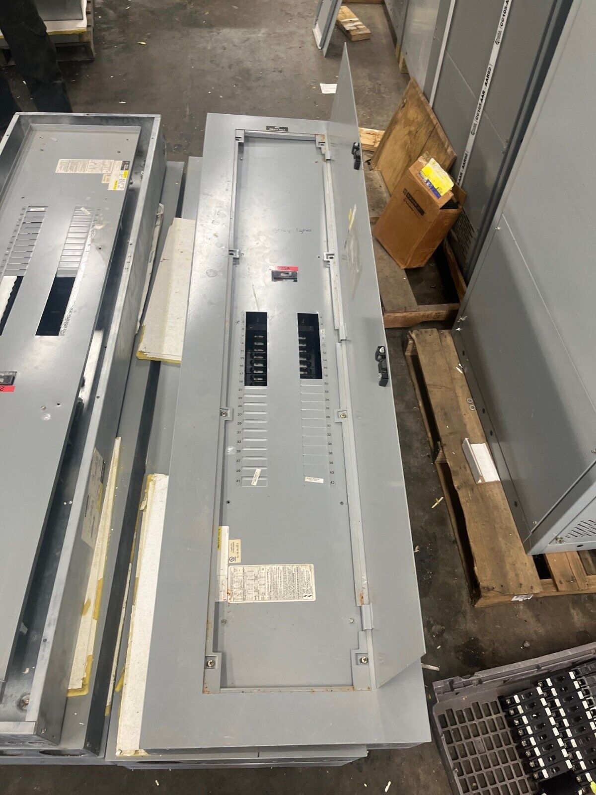 400 Amp. General Electric, AEF3424MBX, Panelboard, 480/277 Volts 3PH 4W Indoor Encl 42Cir SFHA36AT0250 MLO - Image 1
