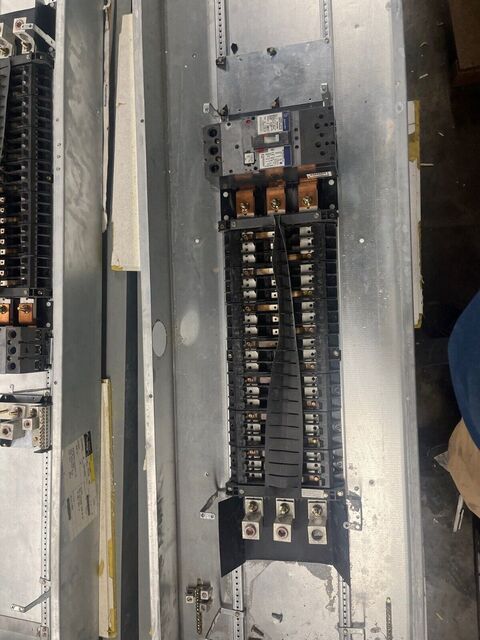 400 Amp. General Electric, AEF3424MBX, Panelboard, 480/277 Volts 3PH 4W Indoor Encl 42Cir SFHA36AT0250 MLO - Image 4