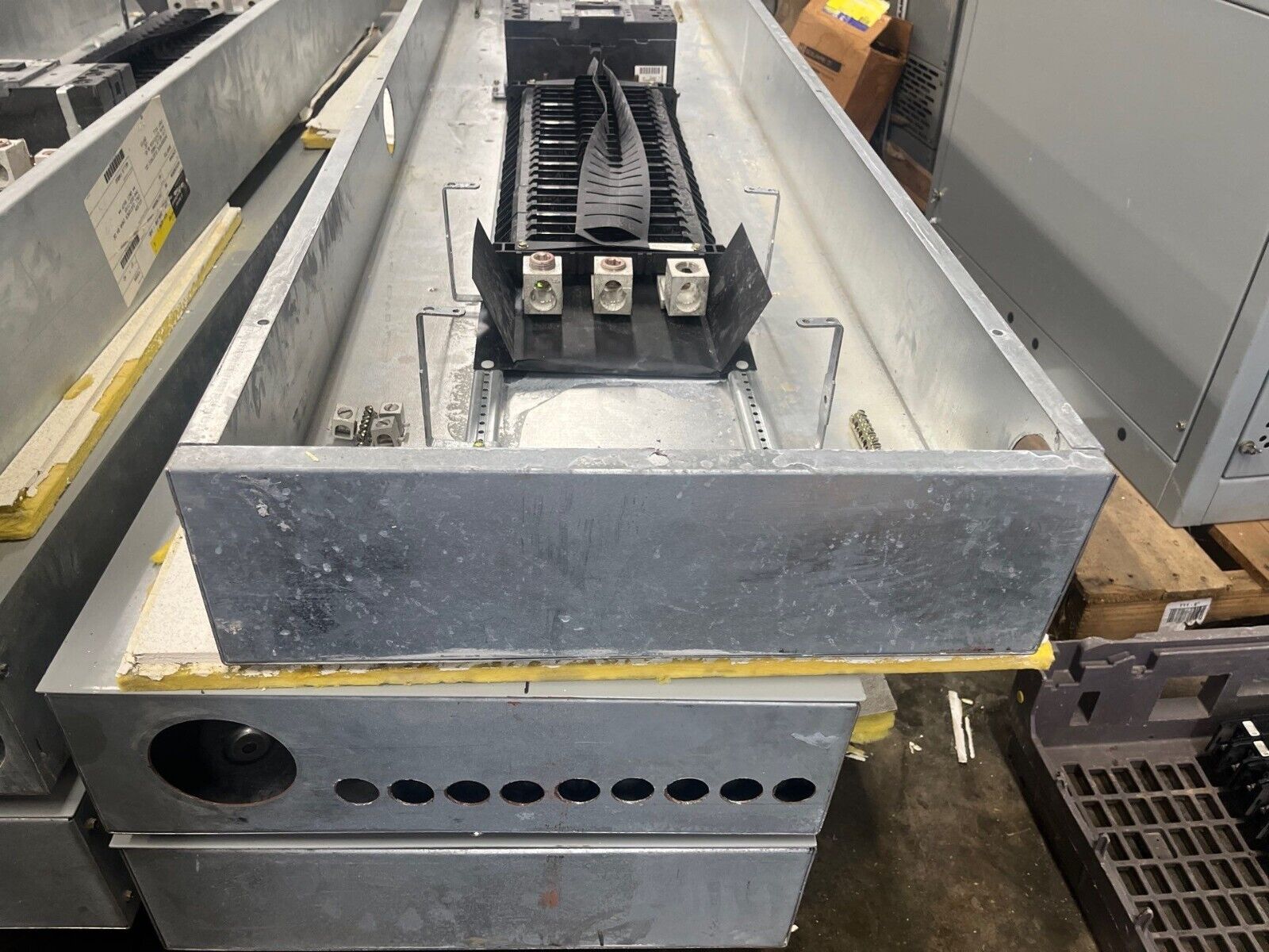 400 Amp. General Electric, AEF3424MBX, Panelboard, 480/277 Volts 3PH 4W Indoor Encl 42Cir SFHA36AT0250 MLO - Image 7