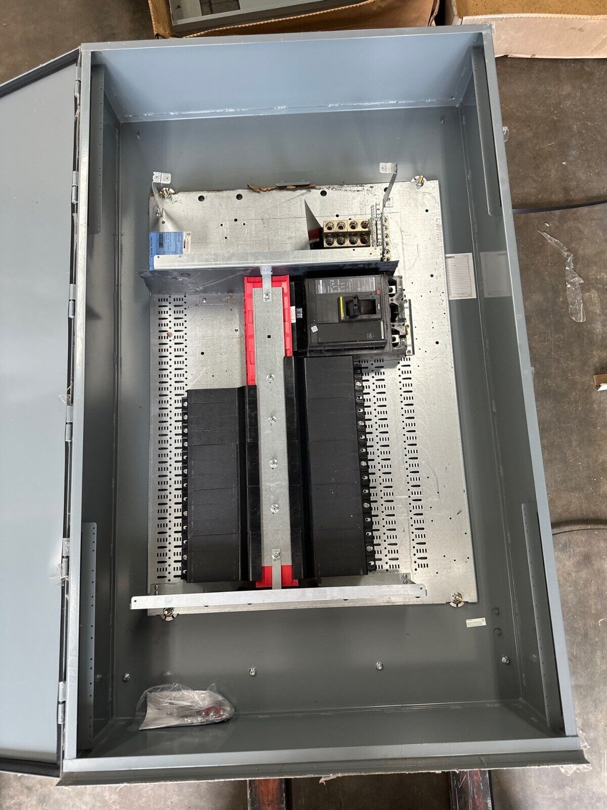 800 Amp. Square HCP I-Line, Panelboard, 120/240 Volts 1PH 3W 3R Encl Outdoor MCB 42 Cir P553, New - Image 2