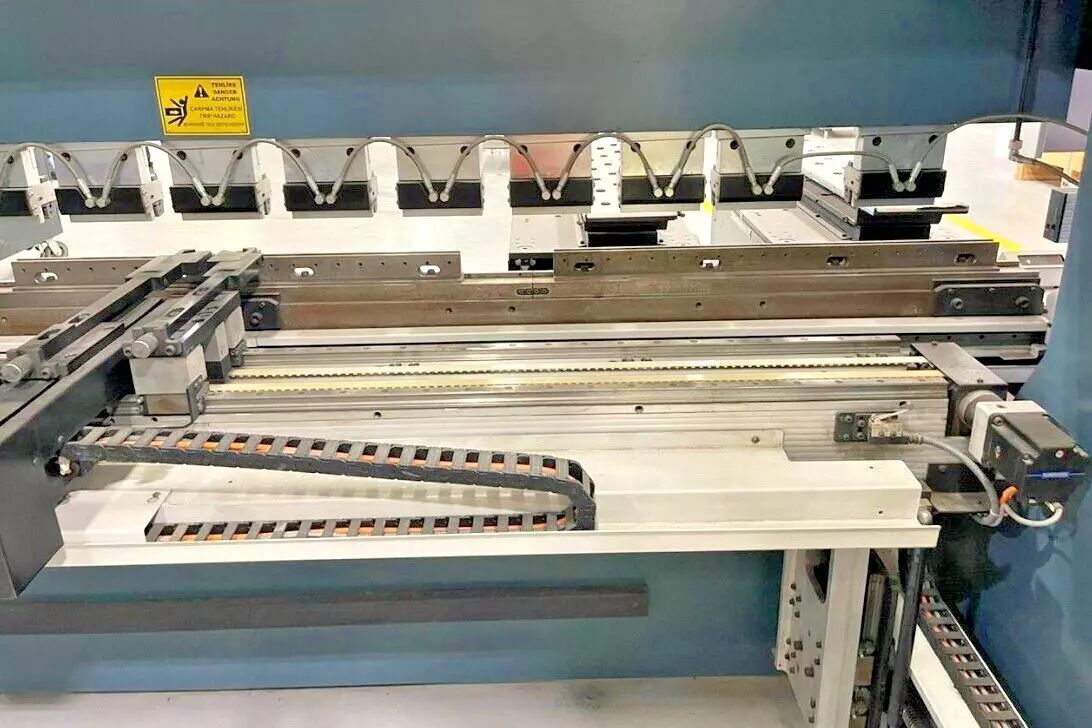175 Ton, Durmazlar #AD-S 30175, CNC press brake, 10' overall, 102.3" between housing, 10.43" stroke, 20.86" - Image 8