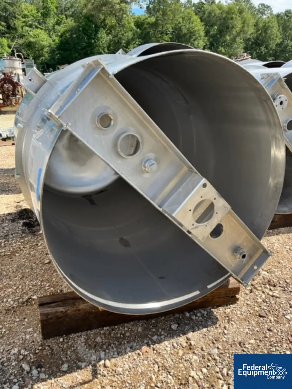 998 gallon ICCNW, Tank, Stainless Steel, 57" diameter x 84" straight side, flat top, dish bottom, baffles - Image 1